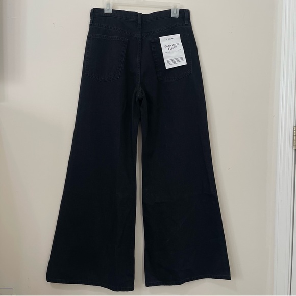 FRAME Denim Easy Wide Flare in Inkwell Black - Picture 15 of 16